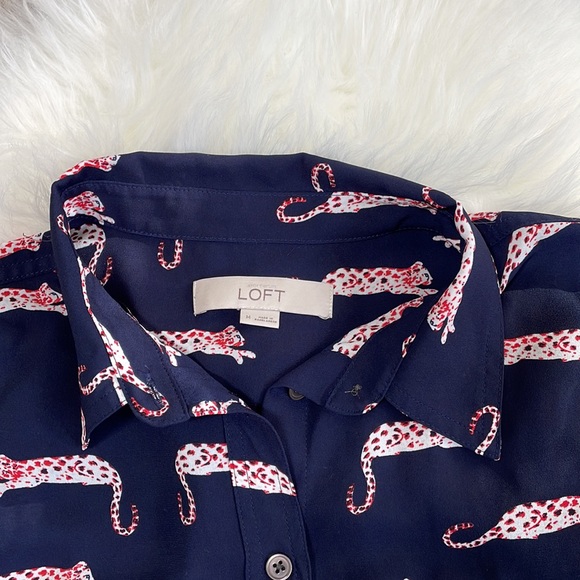 Loft Jaguar Leopard Navy Blue Roll Tab Sleeve Button Down Shirt Size Medium - Picture 4 of 11